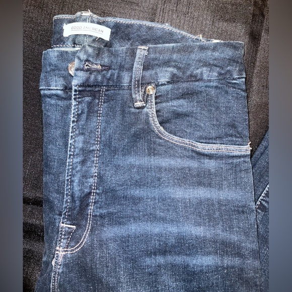 Good American Good Legs Cropped Jeans in a 10/30 - Picture 2 of 9